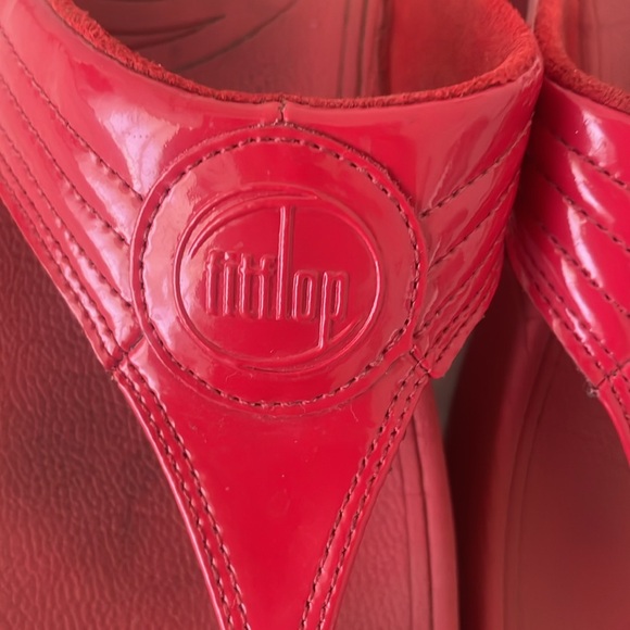 RED PATENT FITFLOP - Picture 3 of 4